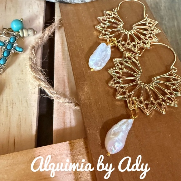 Alquimia Gold and White Biwa pearl Statement Earrings with Intricate Design - Picture 1 of 1